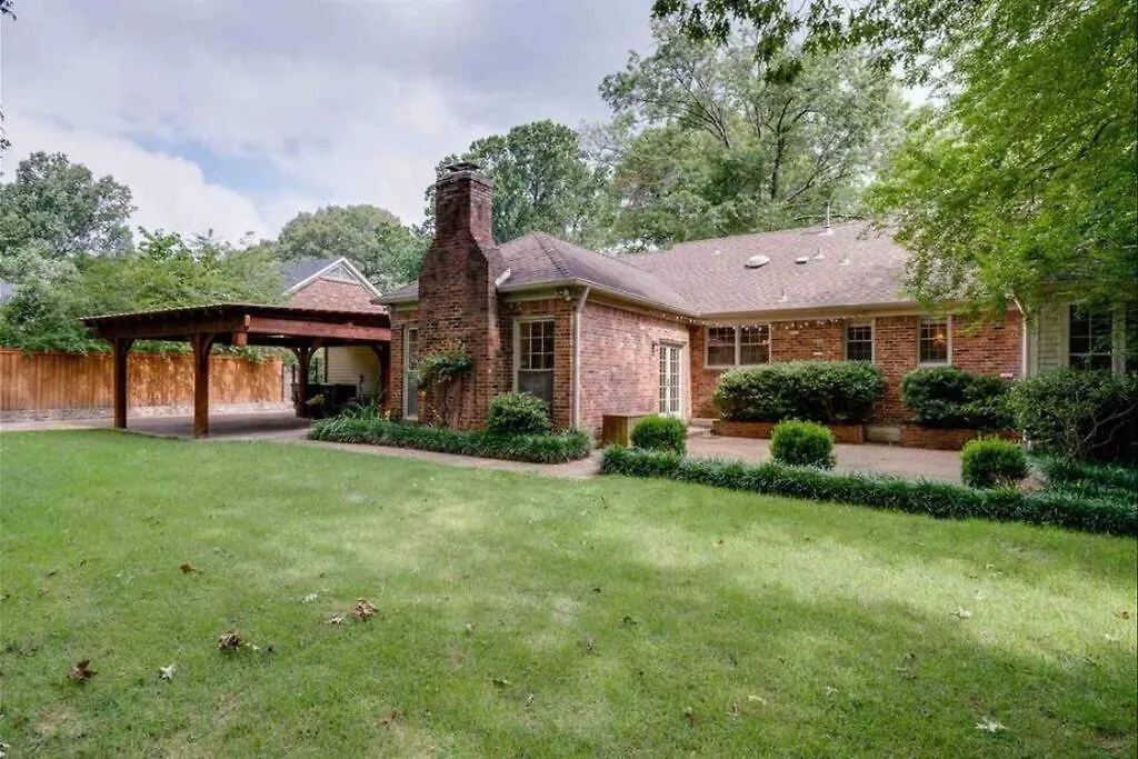 Elegant 6 Bedroom Home In Heart Of Memphis