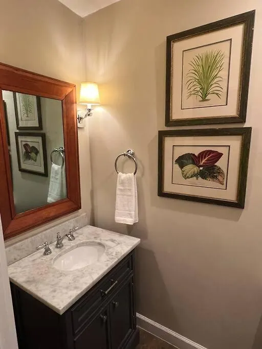 Elegant 6 Bedroom Home In Heart Of Memphis 0*,  USA