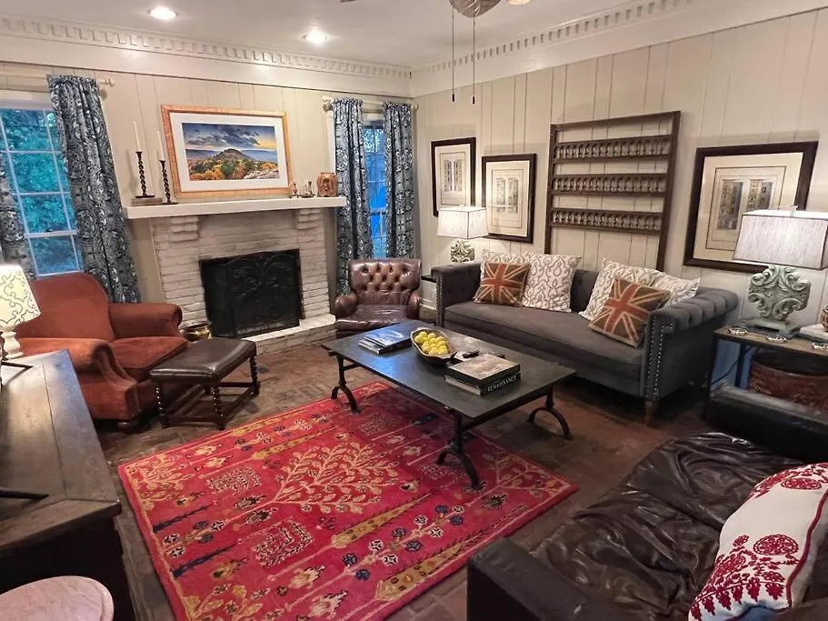 Elegant 6 Bedroom Home In Heart Of Memphis Vakantiehuis