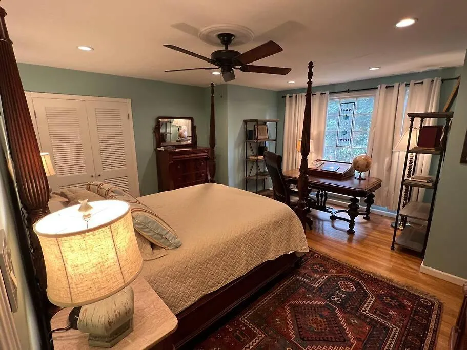 Elegant 6 Bedroom Home In Heart Of Memphis
